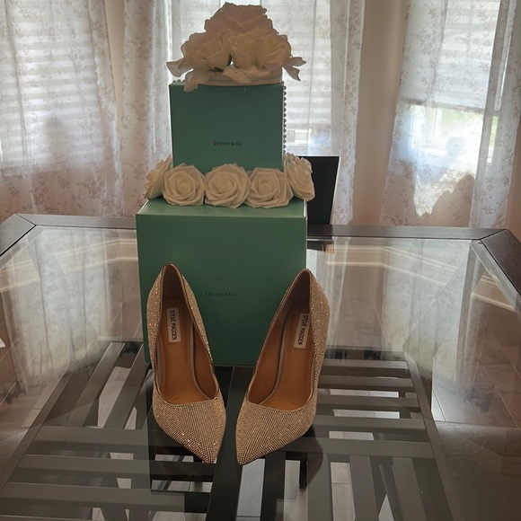 Steve MaddenRhinestone shoes - Picture 1 of 9